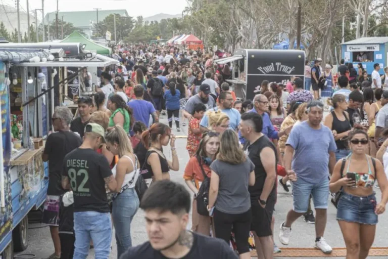 Caleta Córdova propone un fin de semana a pura gastronomía, deporte y naturaleza