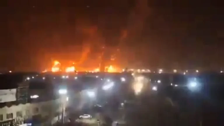 Israel bombardea depósitos de petróleo en Teherán y advierte nuevas fases