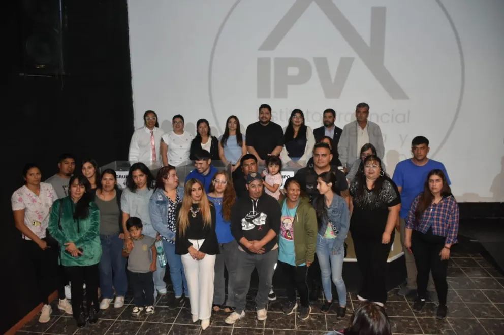 Más viviendas para familias chubutenses: sortearon 16 casas para adjudicatarios de Río Mayo