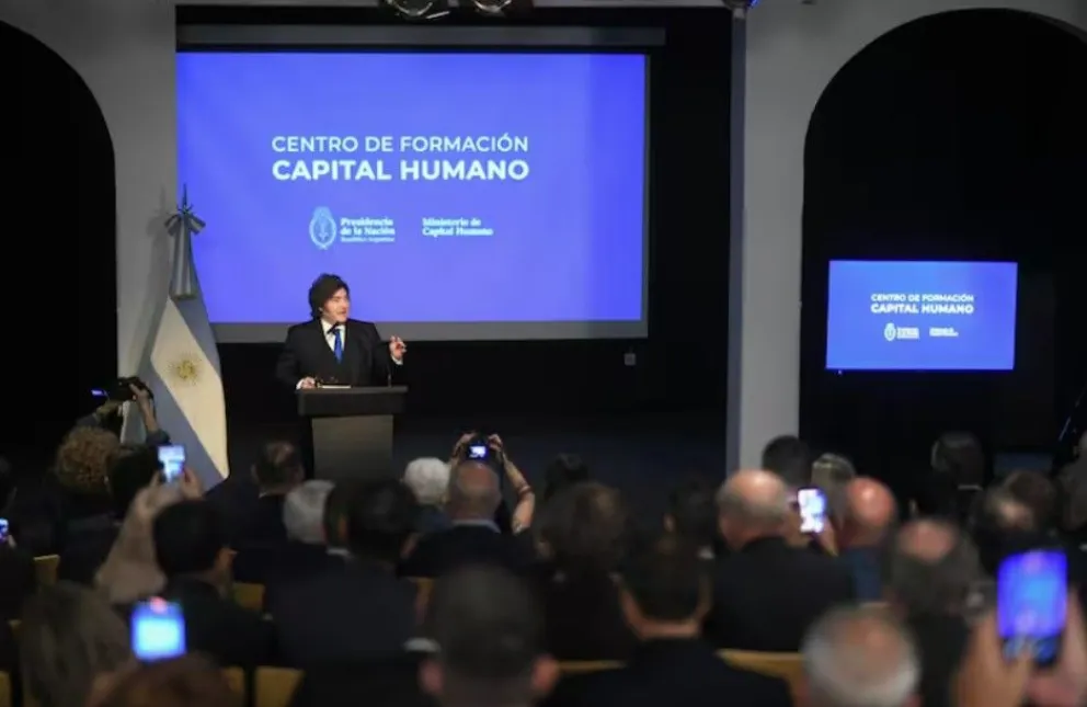 Milei: “Tuvimos que venir a arreglar las cagadas del inútil e incompetente de Kicillof"