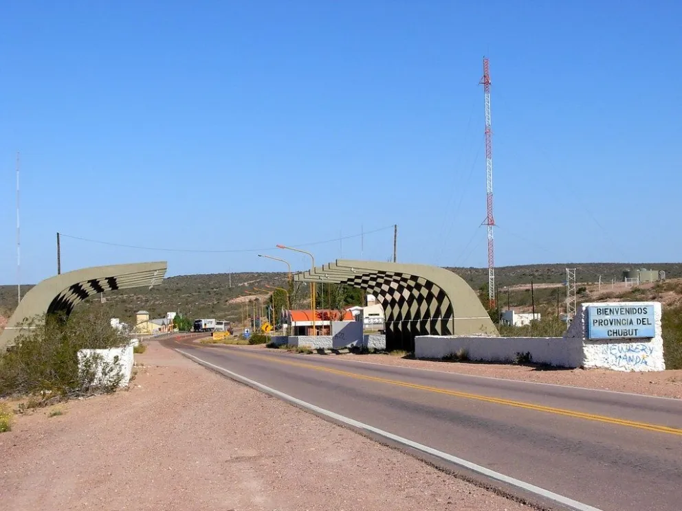Atropelló a un policía, se dio a la fuga y abandonó el auto