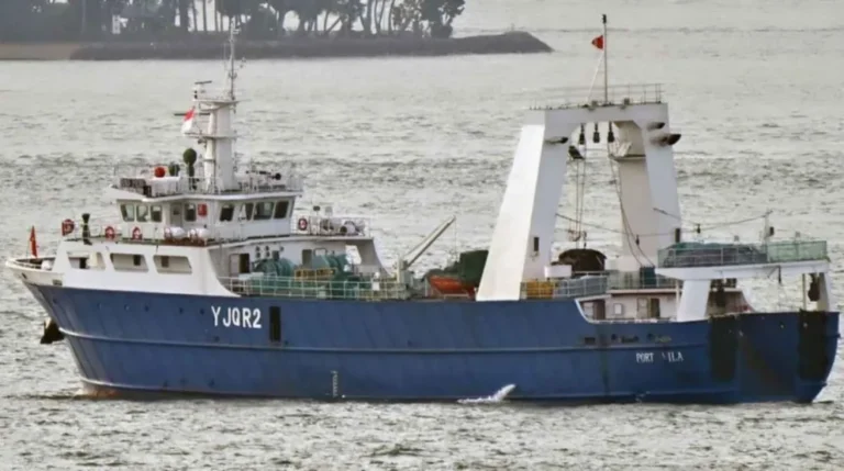 Multan a buque extranjero con $1.260 millones por pescar en aguas argentinas