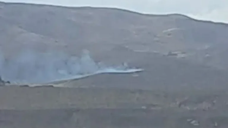 Un rayo habría provocado un incendio de pastizales cerca de Esquel