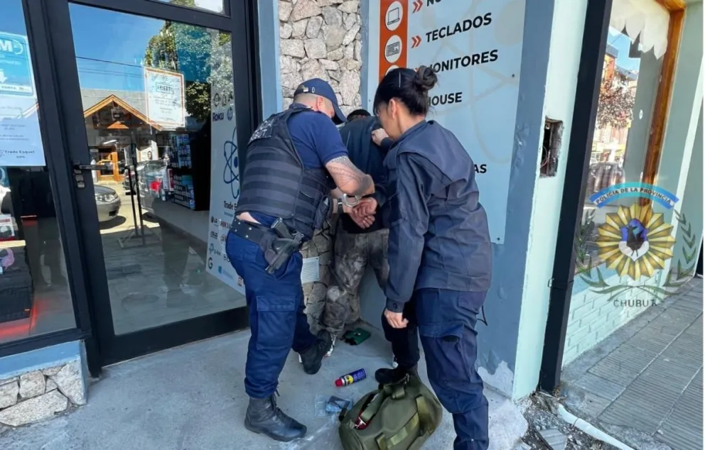 Hurtó elementos de un comercio y huyó: lo detuvieron tras una persecución
