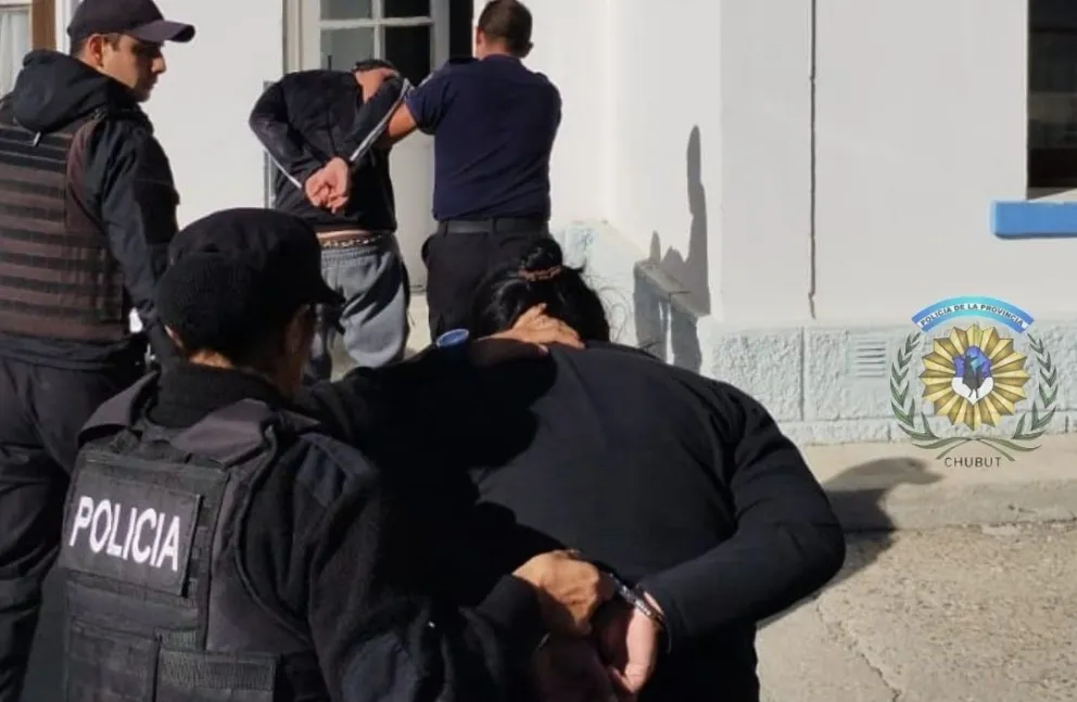 Detuvieron a dos personas por robar casi 400 mil pesos en productos