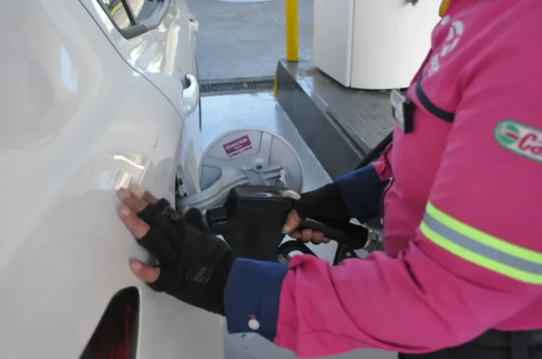 El precio de la nafta no da tregua: "A fines del año pasado los aumentos eran mensuales, ahora son cuatro por mes"