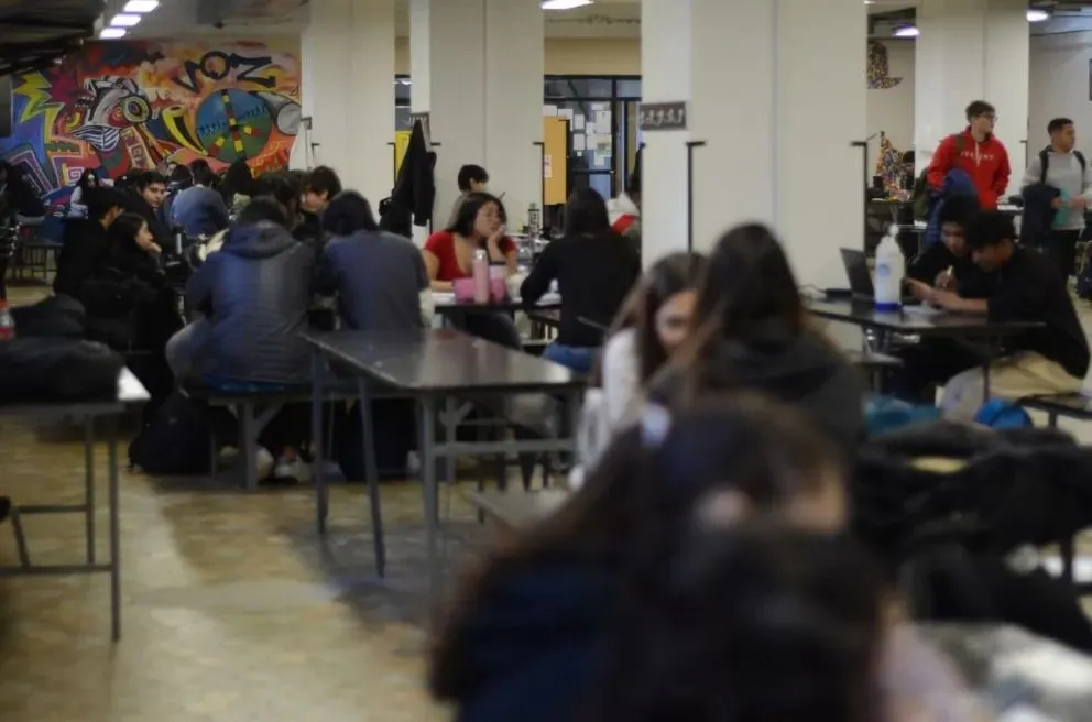Con platos a $250, el comedor universitario ya supera los 300 inscriptos