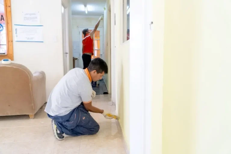 La municipalidad de Rawson realiza mantenimiento integral en el centro de jubilados ‘Amor y paz’