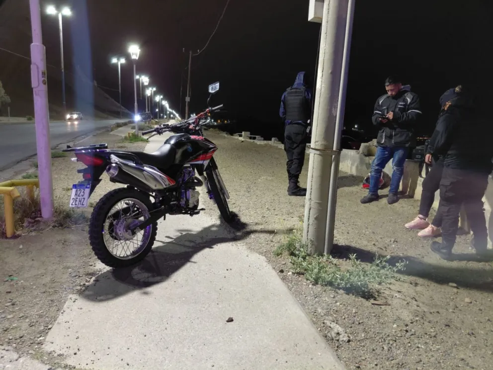 Una moto despistó en el centro tras pinchar una cubierta