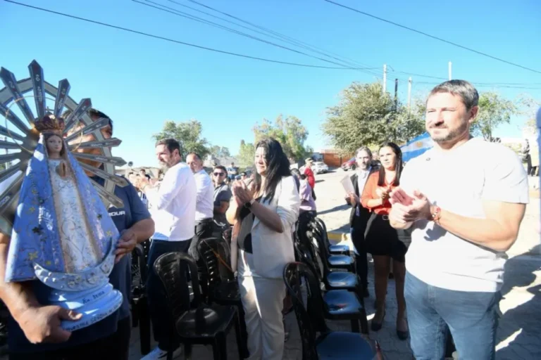 Merino acompañó la llegada de la Virgen Malvinera a Trelew en el marco del 44° aniversario