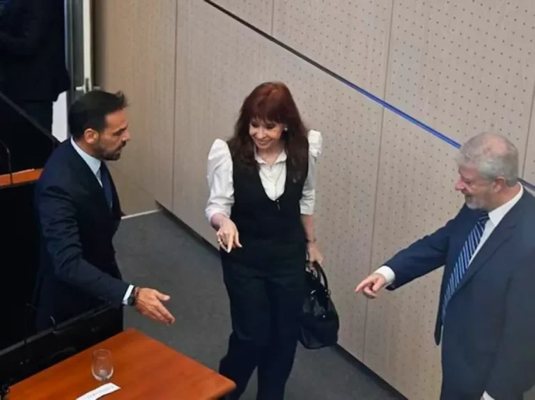 Cristina Kirchner declaró en la causa Cuadernos, no respondió preguntas y volvió a cuestionar a Milei