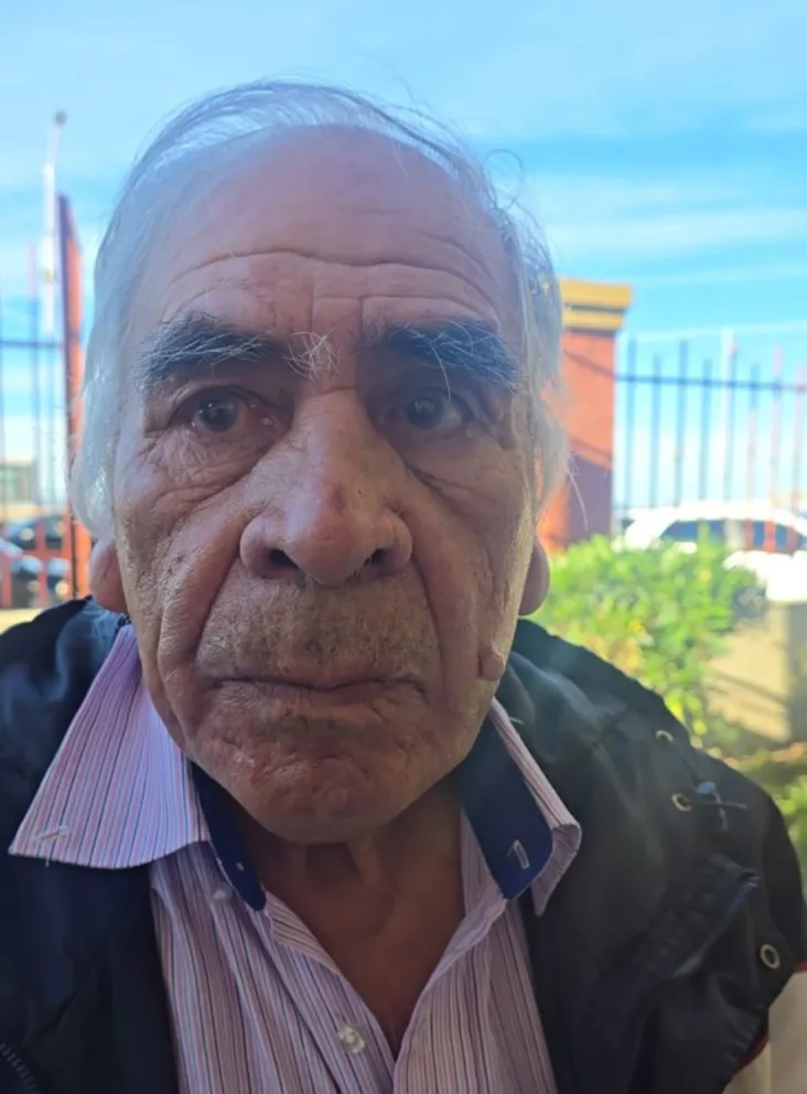 Vive en una iglesia, cobra la mínima y pide ayuda: “No tengo dónde vivir ni qué comer”