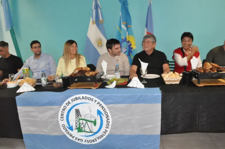 Torres se reunió con jubilados en Comodoro