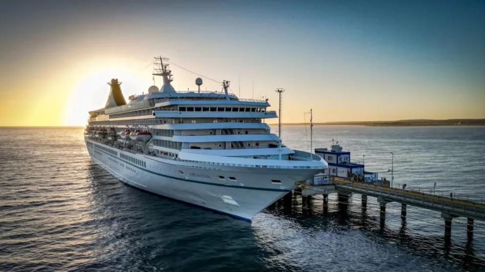 La Temporada de Cruceros sumó una nueva escala con la llegada del Artania a Puerto Madryn