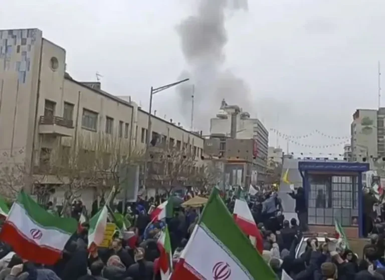 Una explosión en una marcha progubernamental dejó una mujer muerta en Teherán