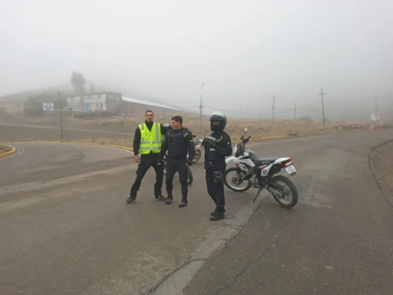 Interrumpen el tránsito en el camino Roque González y en el Centenario por baja visibilidad