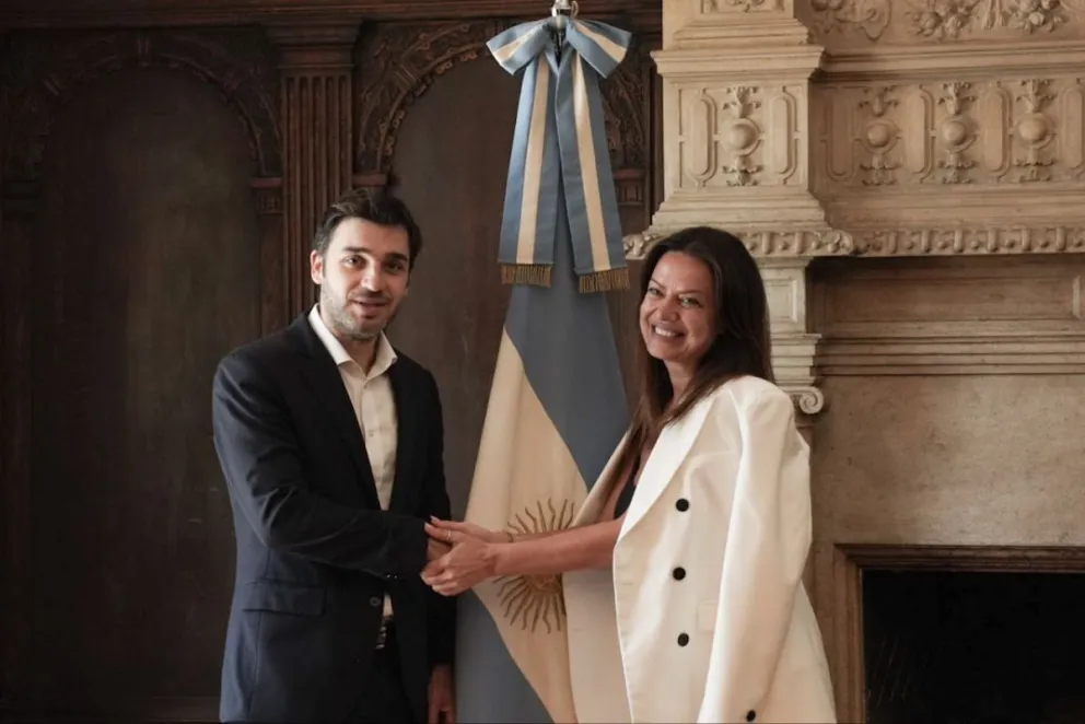 Torres firmó con Nación el pago de la deuda de Anses con Chubut por más de $48 mil millones