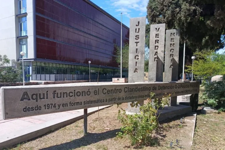 Procesaron a 15 exmilitares y expolicías por crímenes cometidos contra casi 60 niños y adolescentes durante la dictadura