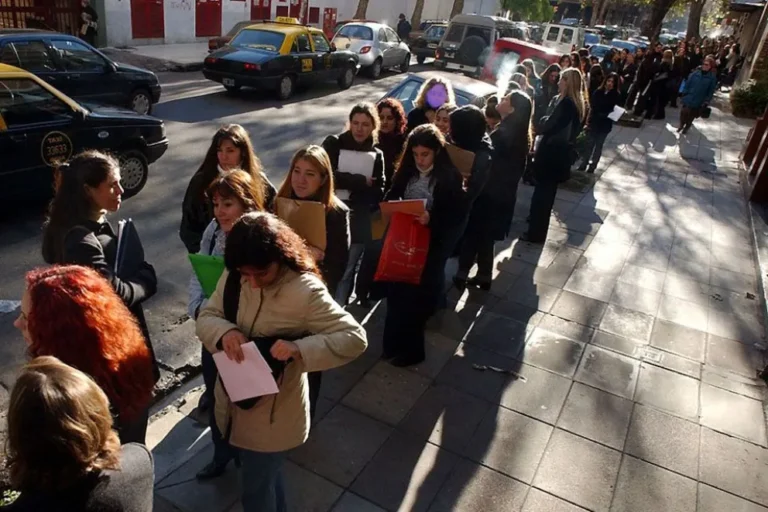 El desempleo registró un ascenso al cierre de 2025 y se ubicó por encima de los indicadores de 2024