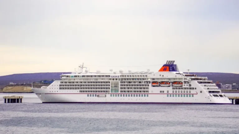 Temporada de cruceros: El Europa 2 arribó a Puerto Madryn 