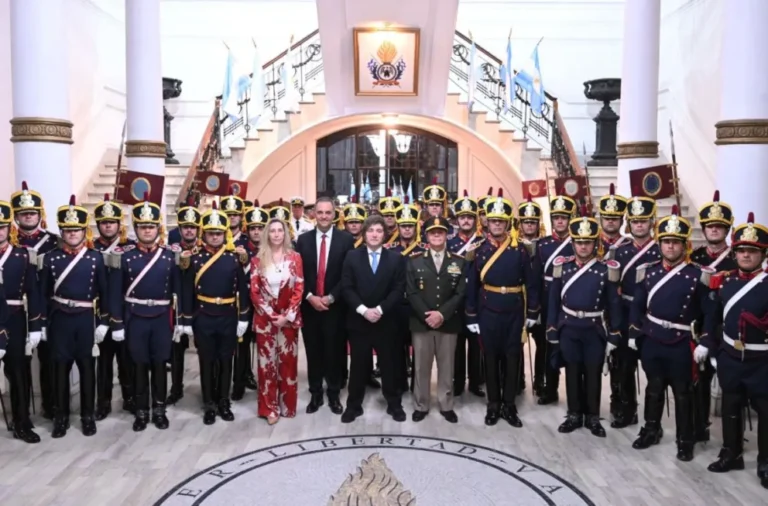 El presidente Javier Milei encabezó el aniversario del Regimiento de Granaderos a Caballo