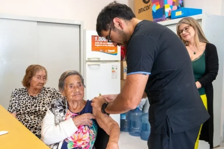 Se agotaron las vacunas antigripales en el Hospital Alvear y gestionan el envío de más dosis