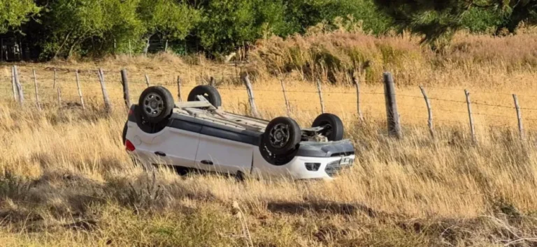 Dos mujeres hospitalizadas tras un vuelco en Esquel