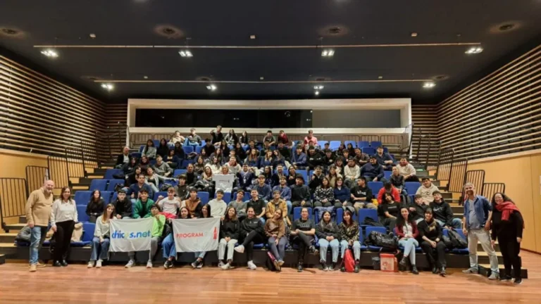 Comodoro consolida su liderazgo global en Alfabetización Digital con reconocimiento de la UNESCO