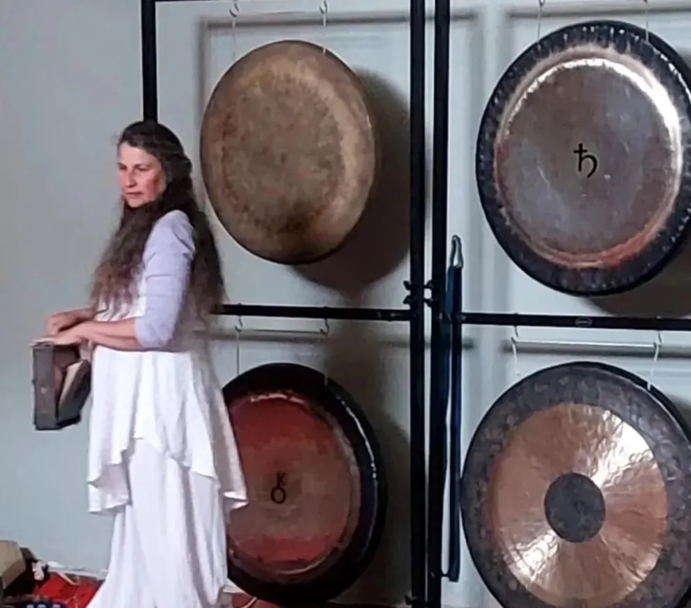 La Casa del Bicentenario de El Bolsón recibe “Océano Infinito de la Creación”, un viaje sonoro hacia la paz interior