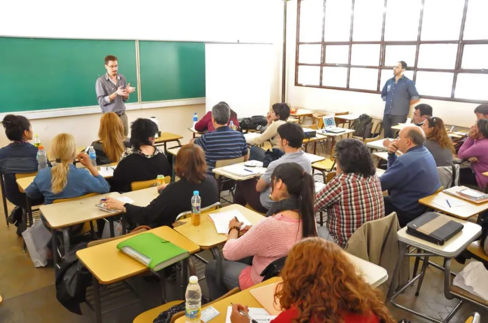 Se ofrecen becas completas en Puerto Madryn, Rada Tilly y Esquel para egresados del Nivel Secundario