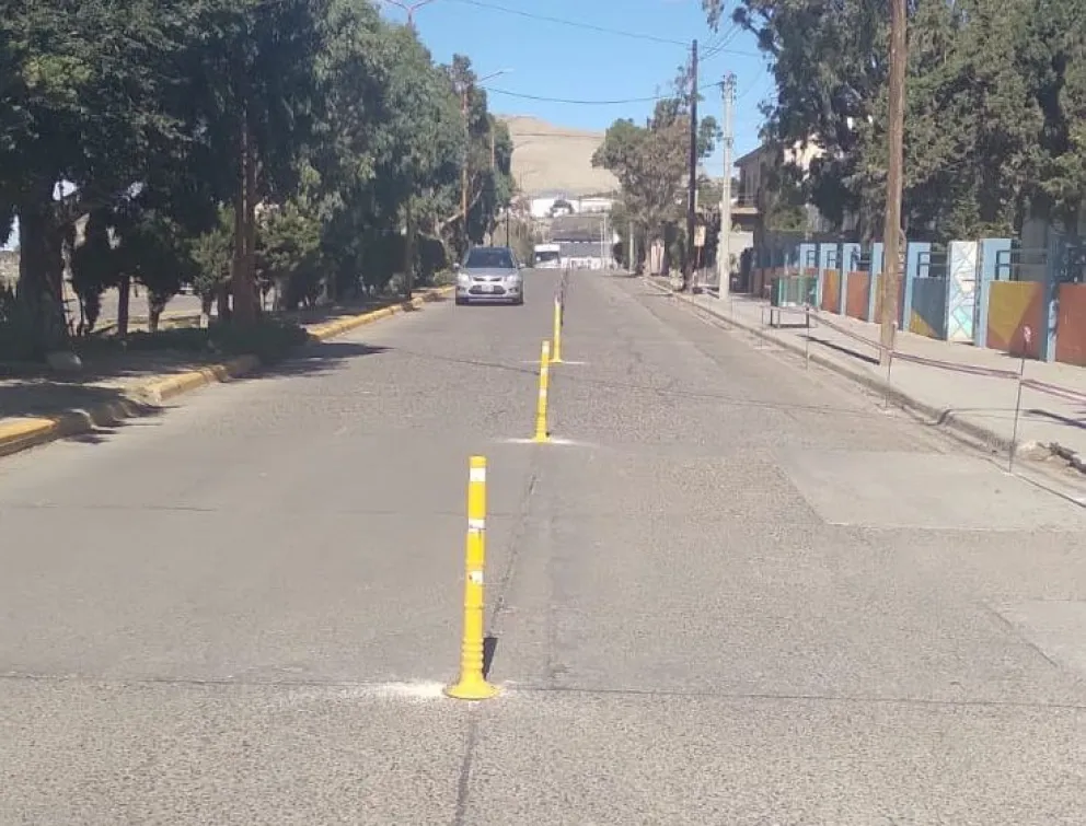 Comenzó una obra de repavimentación en km3 y dividieron un carril en dos