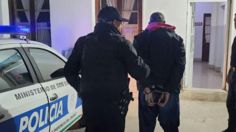 Rompió una camioneta, robó y terminó detenido tras una persecución