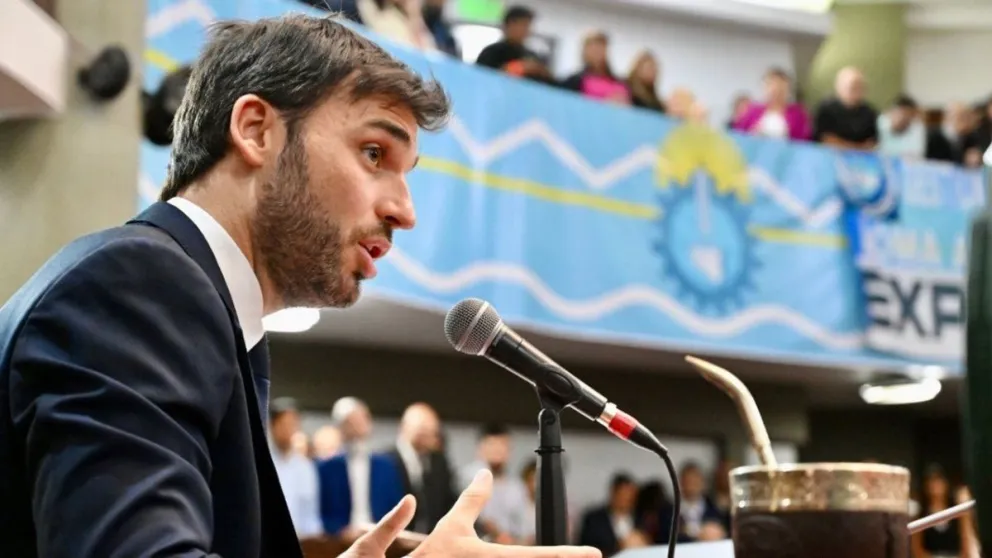 Torres impulsó la industrialización de la pesca en la Legislatura provincial