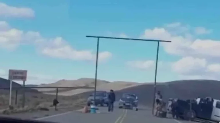 Conflicto por un tramo asfaltado en Sierra Colorada: aclaran que es un proyecto inconcluso y sin jurisdicción provincial