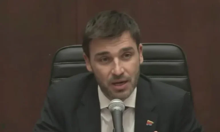 El gobernador de Chubut garantizó respaldo a Aluar y confirmó que no habrá aranceles para el aluminio exportado