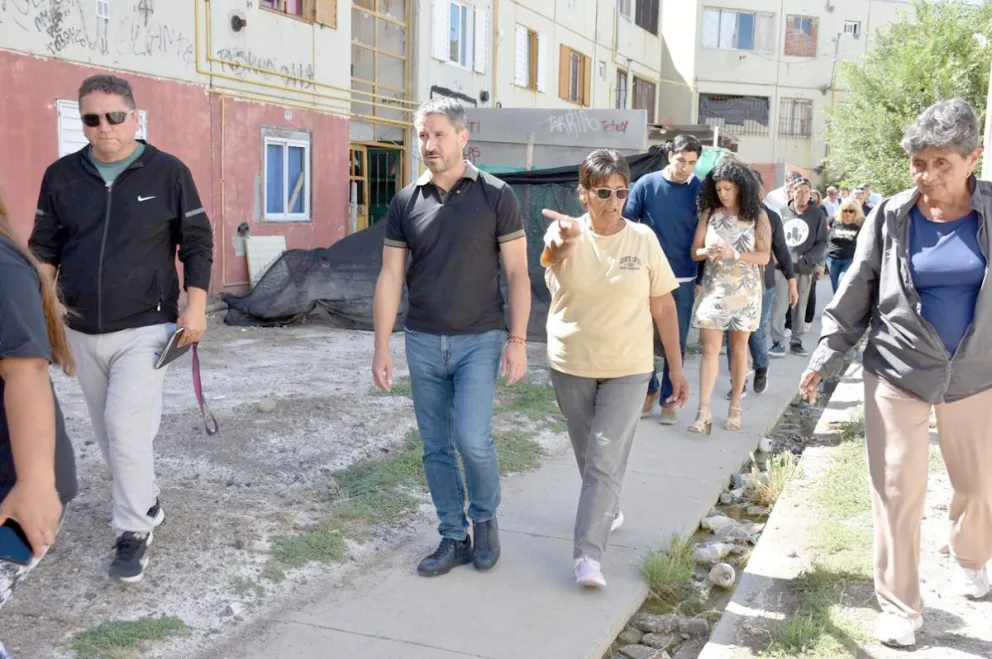 Trelew: Junto a vecinos, Merino recorrió el barrio Constitución y definió un plan de acciones para el sector