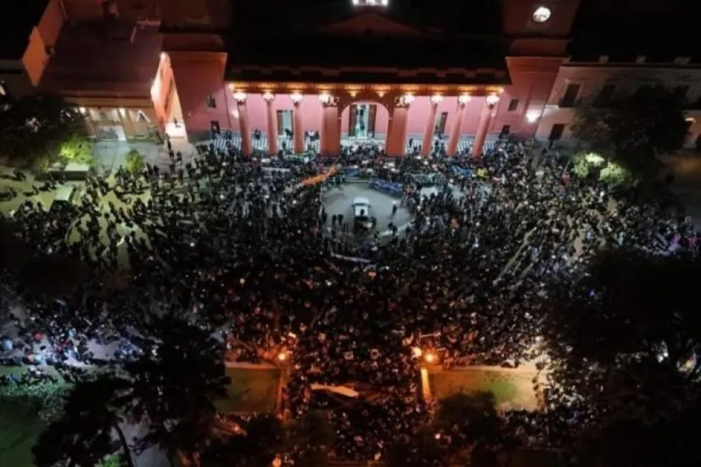 Conflicto en Catamarca: docentes marcharon y reclamaron una recomposición salarial urgente