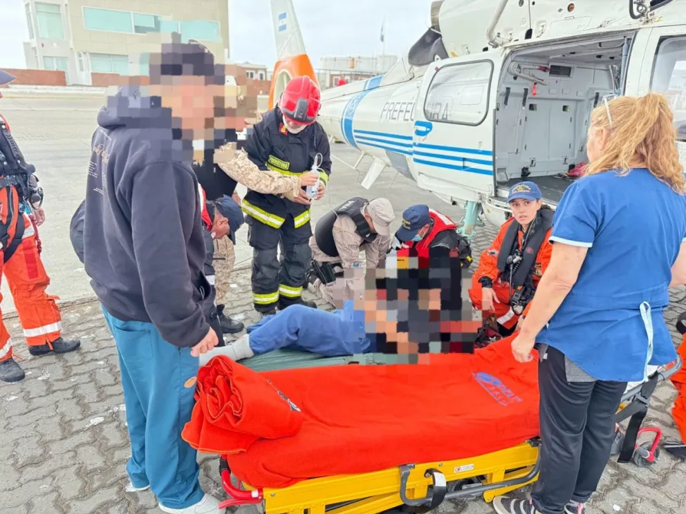 Aeroevacuación de urgencia: trasladaron a un marinero indonesio a Comodoro Rivadavia