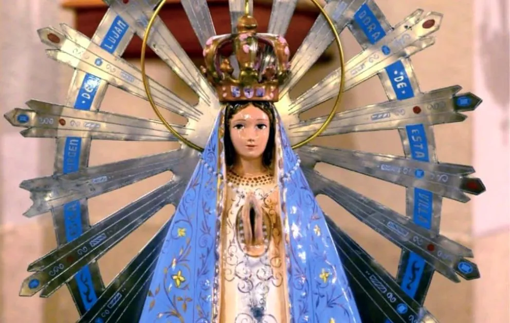 Gaiman recibe a la Virgen Malvinera y propone una jornada de memoria y reflexión