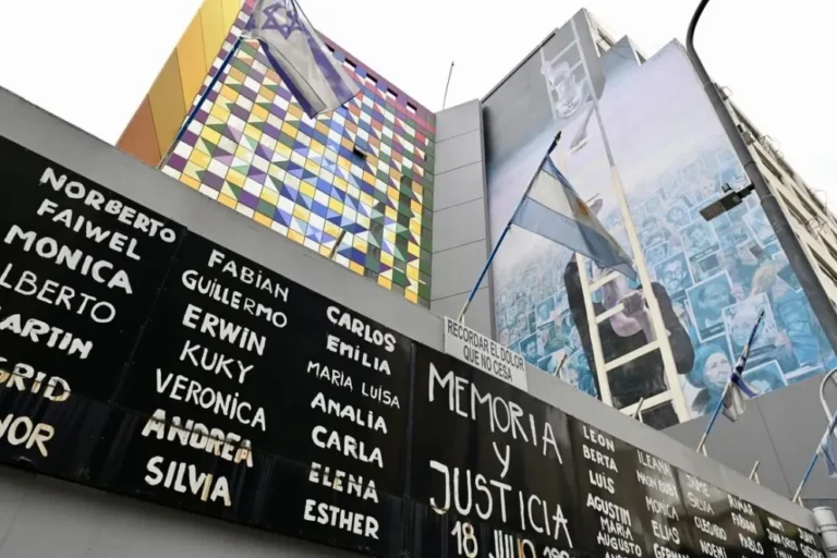 Operativo policial en la AMIA por amenaza de bomba