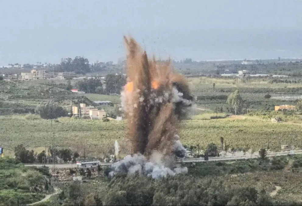 Israel bombardeó puentes sobre el río Litani para aislar el sur del Líbano