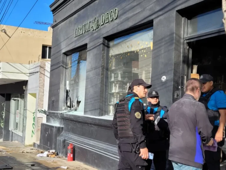 Se incendió un local de decoración en el centro