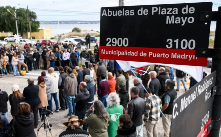En Madryn se inauguró la calle Abuelas de Plaza de Mayo