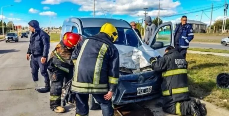 Colisión entre dos utilitarios dejó un herido en Río Gallegos