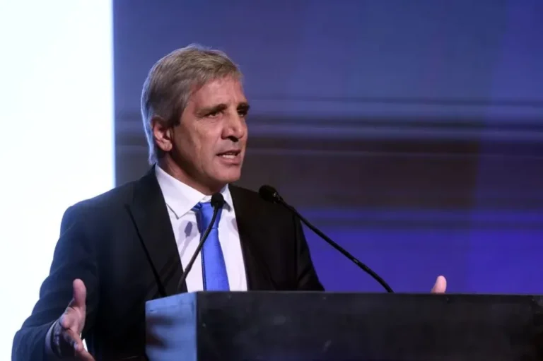 "Hay estabilidad por decisión política, no por accidente": Caputo desafió a la oposición y defendió la gestión económica actual