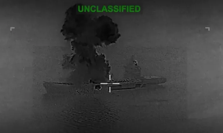 Estados Unidos hundió un buque de guerra iraní de grandes dimensiones