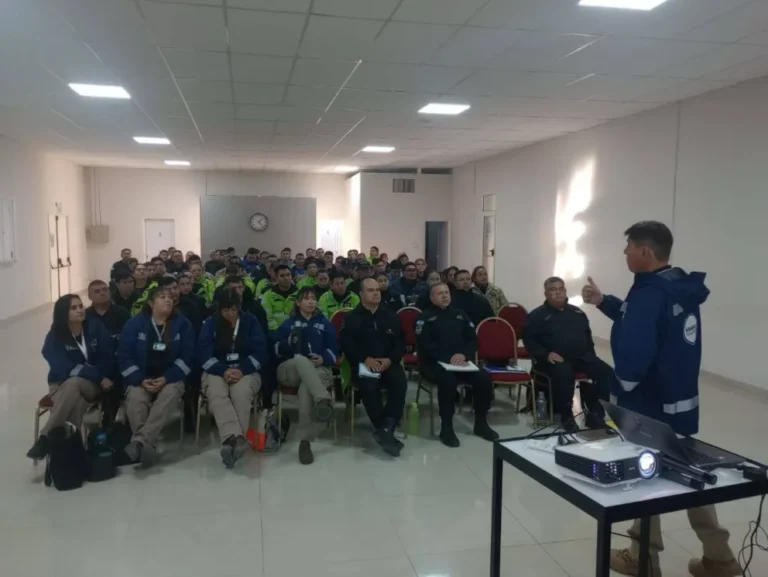 Capacitan a 80 efectivos policiales en control vehicular y seguridad vial en Cañadón Seco