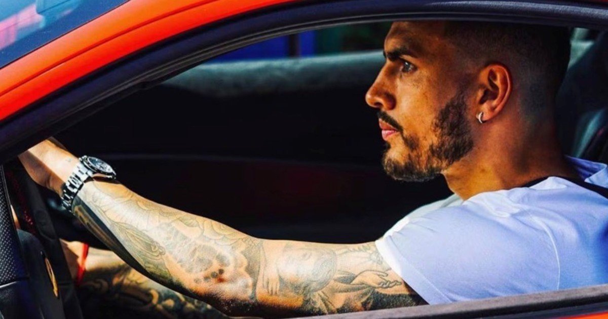 Los hinchas de River y Boca se chicanean en las redes por los autos de sus jugadores: ¿quién tiene el más caro?