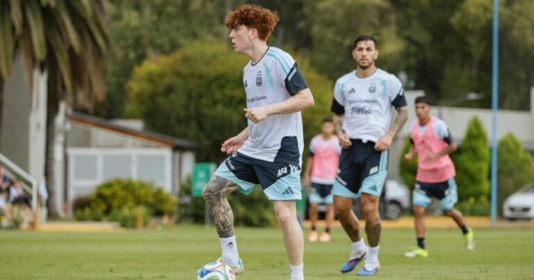 Scaloni les dio rodaje a los que no jugaron contra Mauritania y hubo ensayo y triunfo para la Selección ante la Sub 20 en Ezeiza