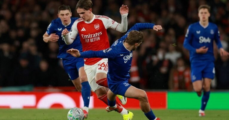 Arsenal, ¿y la suerte del campeón?: le ganó al Everton en el minuto 89 por una burrada del arquero Pickford y luego metió un gol récord